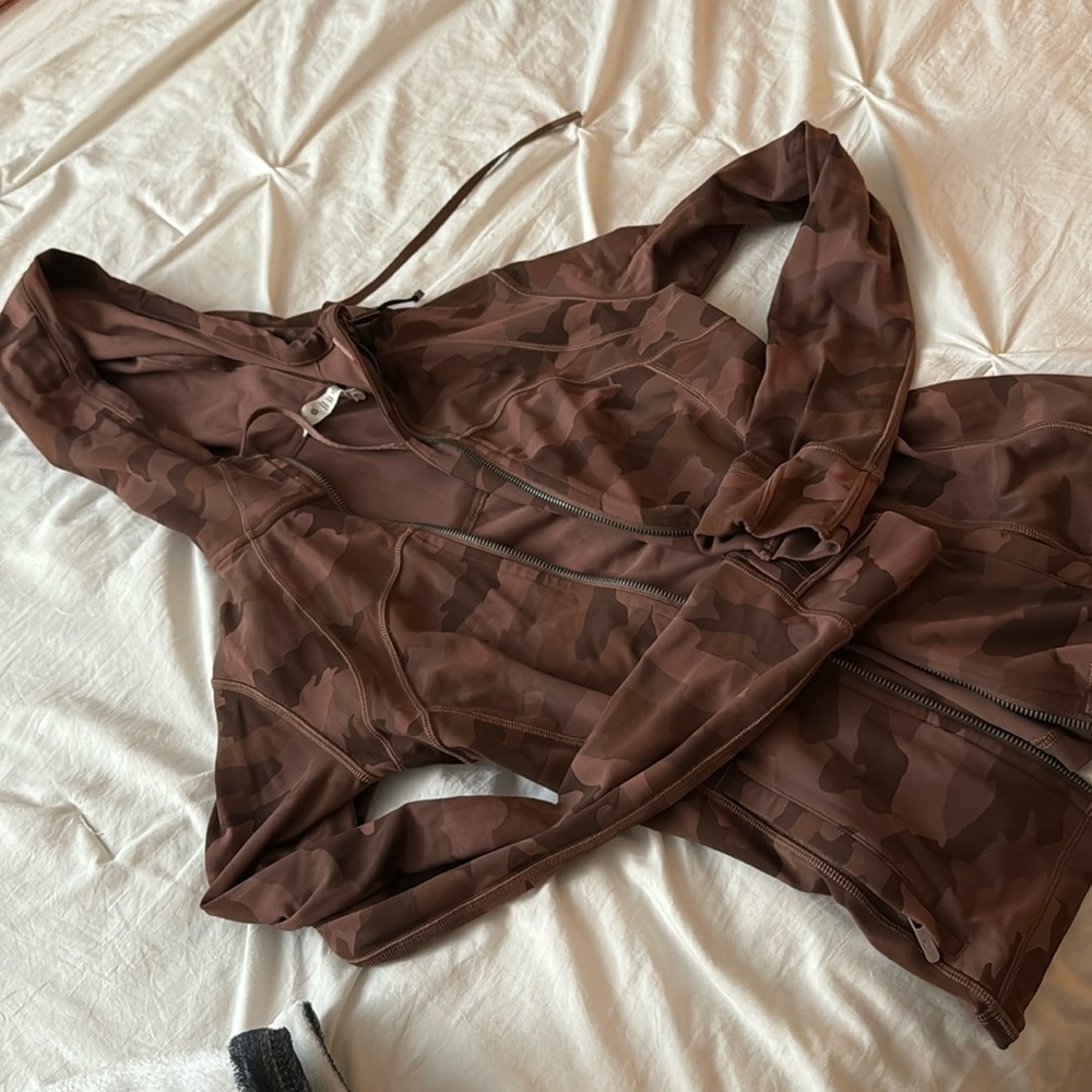 Lululemon define nulu hooded size 6